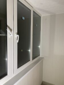 Теплое остекление лоджии Rehau