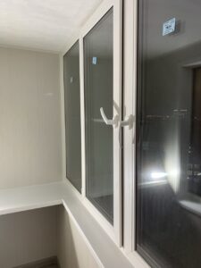 Теплое остекление лоджии Rehau