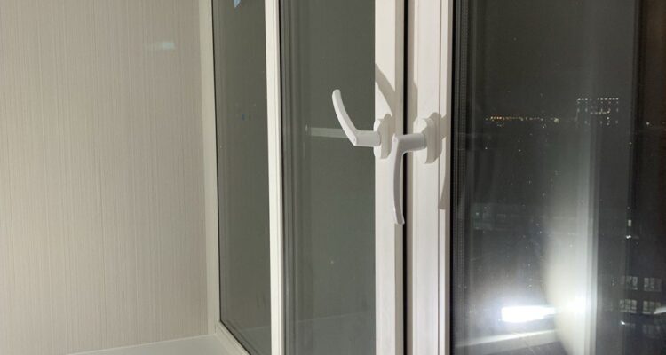 Теплое остекление лоджии Rehau