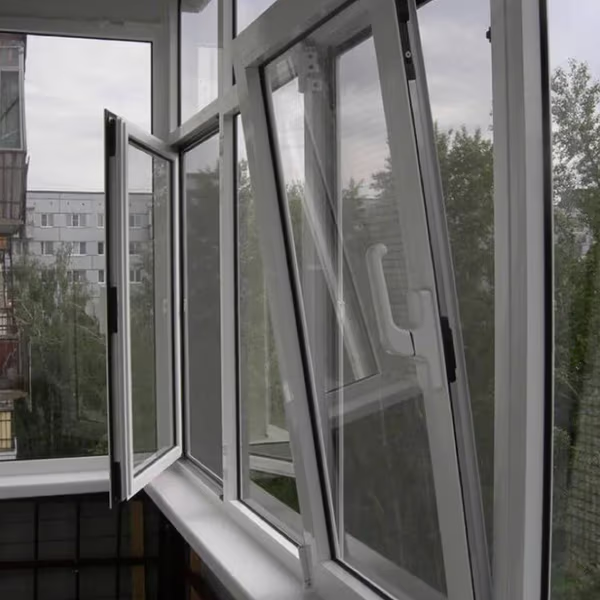 распашное остекление балкона